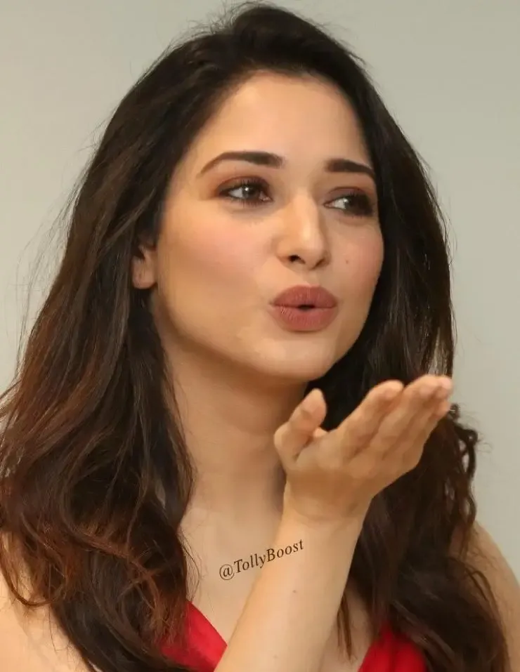 BEAUTIFUL INDIAN GIRL TAMANNAAH BHATIA FACE CLOSEUP STILLS 7